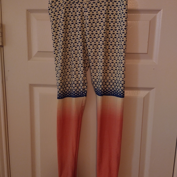 Luluroe Lot of 2 Leggings Women's sz One Size. - Picture 6 of 9